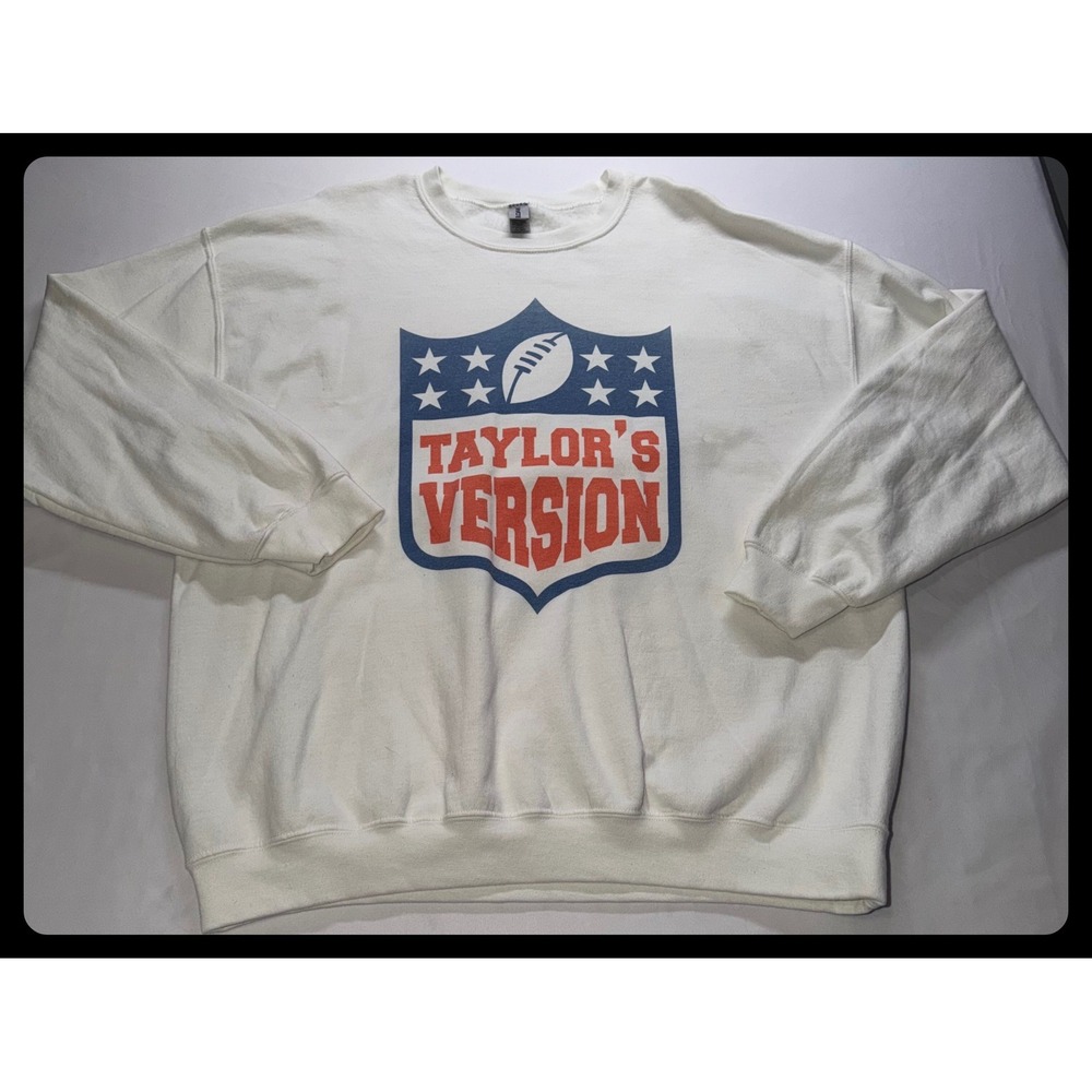 Gildan Sweatshirt Womens XL White Taylor's Version Football Graphic Pullover